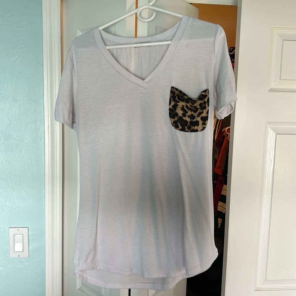 White and cheetah print t shirt - SIZE LARGE